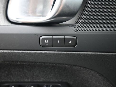 Used 2024 Volvo XC40 B5 Plus w/ Protection Package Premier image 28