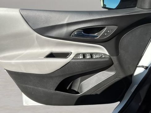 Used 2022 Chevrolet Equinox LS w/ LS Convenience Package FWD image 17