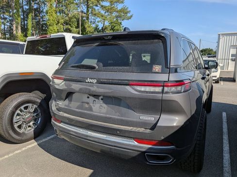 Used 2024 Jeep Grand Cherokee Overland w/ Luxury Tech Group IV AWD/4WD image 9