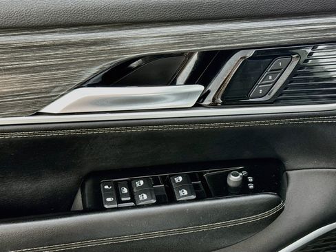 Used 2024 Jeep Wagoneer Series II w/ Premium Group I AWD/4WD image 22