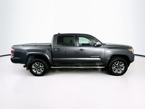 Used 2017 Toyota Tacoma Limited w/ Tow Package AWD/4WD image 10