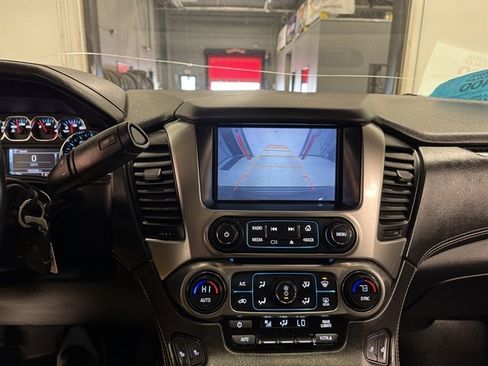 Used 2018 Chevrolet Suburban LT w/ LT Signature Package AWD/4WD image 28