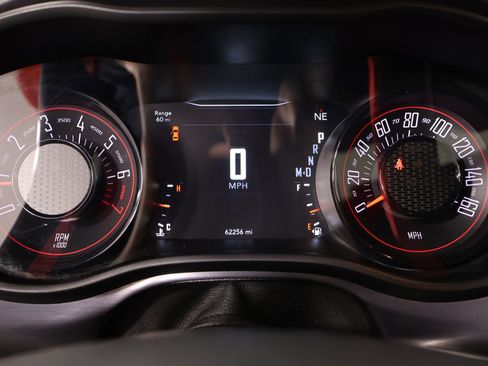 Used 2018 Dodge Challenger SXT Plus RWD image 4