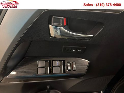 Used 2018 Toyota RAV4 Limited image 11
