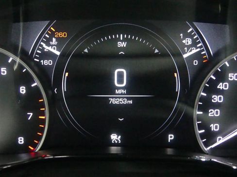 Used 2018 Cadillac XT5 Platinum w/ Driver Assist Package image 34