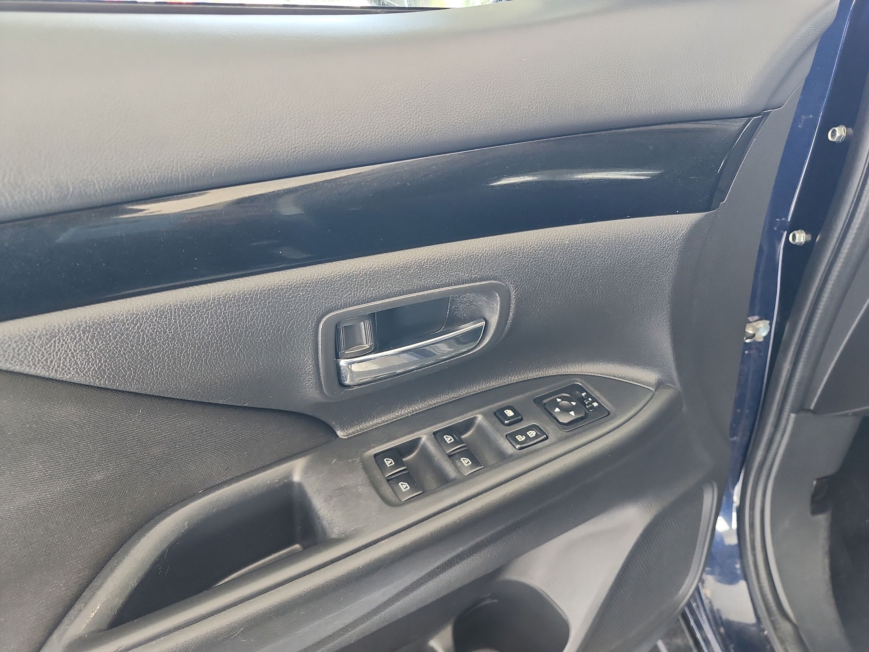 Used 2020 Mitsubishi Outlander ES FWD image 16