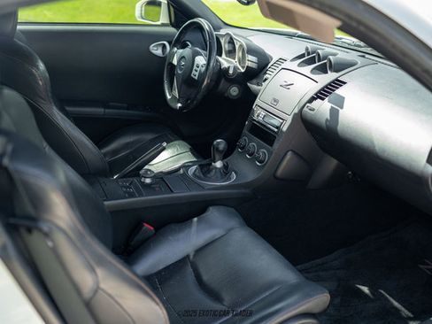 Used 2004 Nissan 350Z Touring w/ Cargo Convenience Pkg image 20