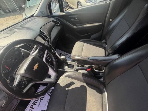 Used 2019 Chevrolet Trax LT w/ LT Convenience Package AWD/4WD image 21