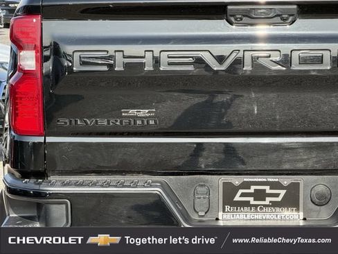Used 2024 Chevrolet Silverado 1500 Custom Trail Boss w/ LPO, Dark Essentials Package AWD/4WD image 9
