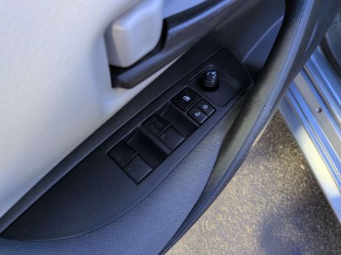 Used 2022 Toyota Corolla LE image 11