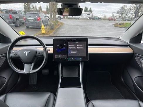 Used 2018 Tesla Model 3 Long Range image 13