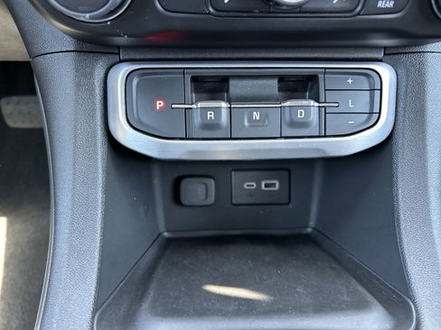 Used 2023 GMC Acadia SLE w/ Driver Convenience Package image 23