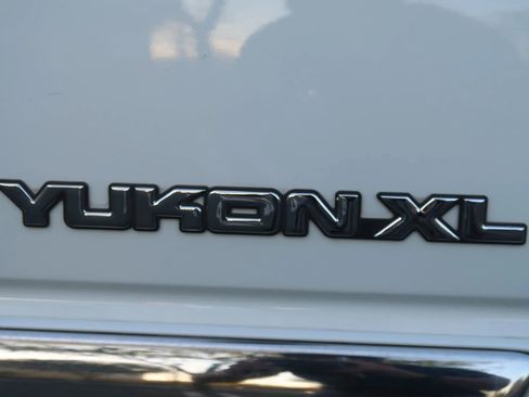 Used 2004 GMC Yukon XL SLT w/ Preferred Equipment Group image 10