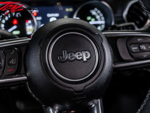 Used 2023 Jeep Wrangler Unlimited Sahara AWD/4WD image 27
