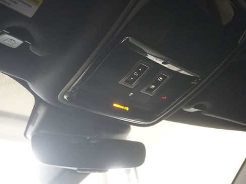 Used 2020 Land Rover Range Rover Velar S image 16