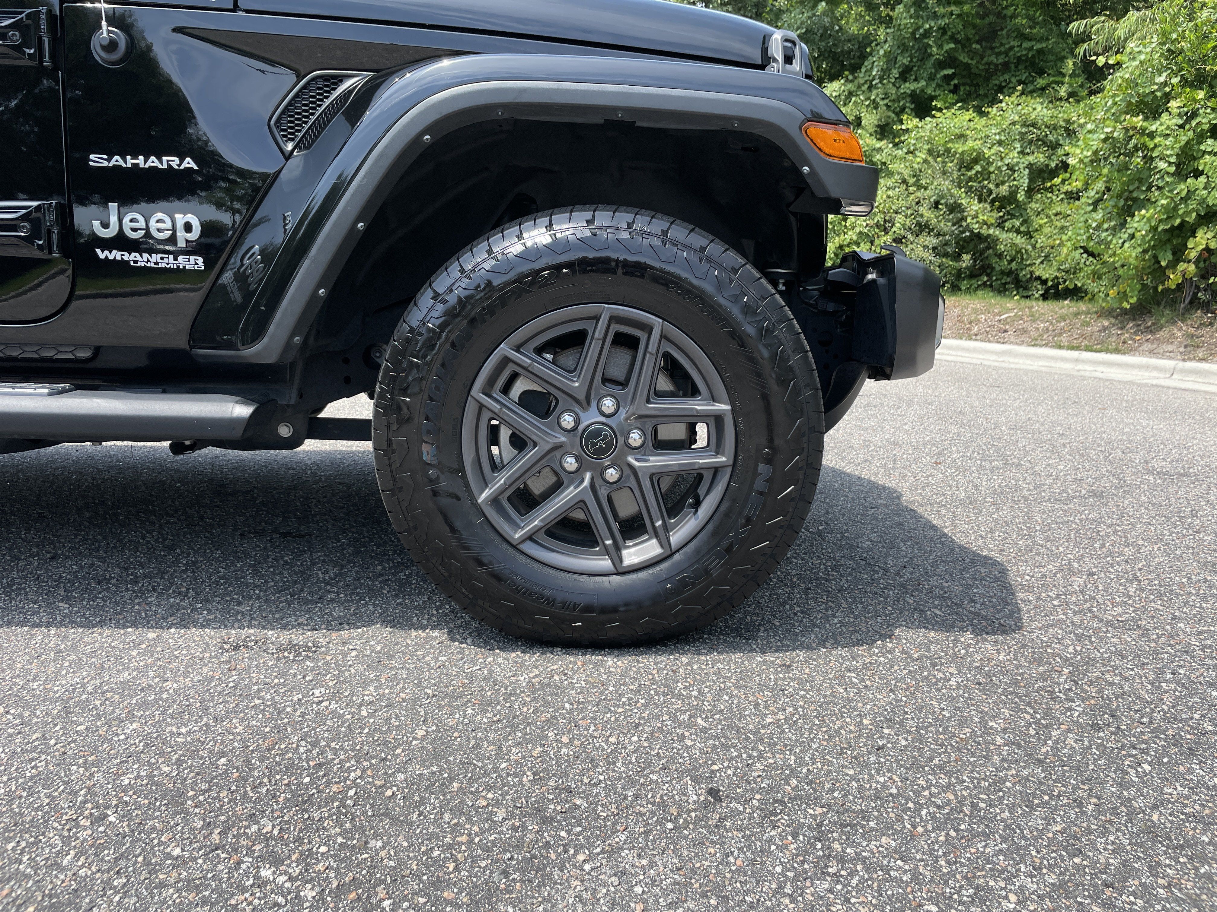 Used 2022 Jeep Wrangler Unlimited Sahara w/ LED Lighting Group AWD/4WD image 12