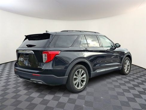 Used 2022 Ford Explorer XLT w/ Equipment Group 202A image 9