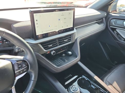 Used 2025 Ford Explorer Platinum image 21