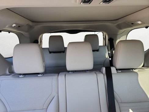 Used 2023 Land Rover Discovery S AWD/4WD image 12