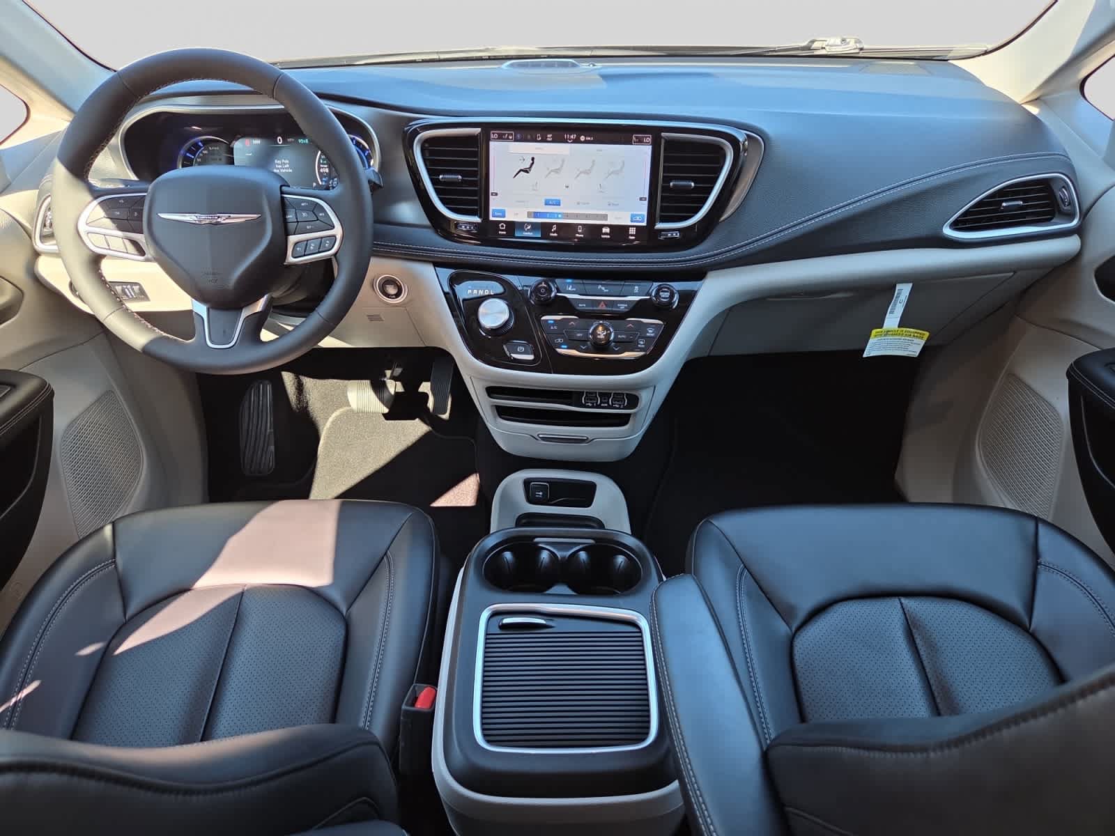 Used 2023 Chrysler Pacifica Touring-L FWD image 14
