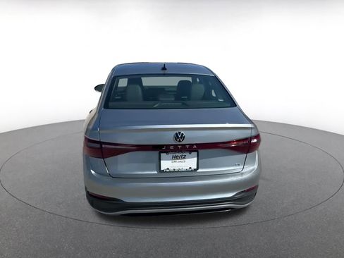 Used 2025 Volkswagen Jetta SE image 12