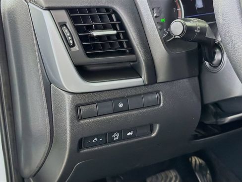 Used 2024 Nissan Rogue SV FWD image 13