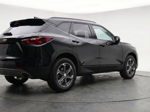 Used 2025 Chevrolet Blazer LT image 9