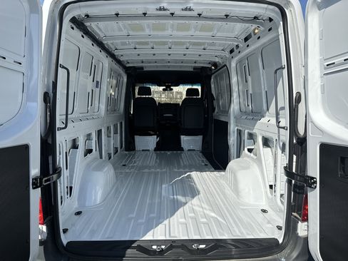 New 2025 Mercedes-Benz Sprinter 2500 image 28