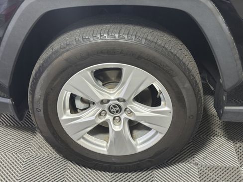 Used 2021 Toyota RAV4 XLE w/ Convenience Package image 12