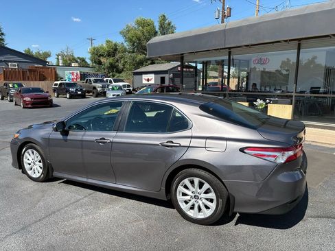 Used 2018 Toyota Camry LE FWD image 2