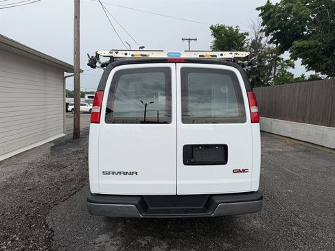 Used 2022 GMC Savana 2500 w/ Chrome Appearance Package RWD image 9