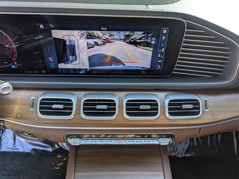 Used 2024 Mercedes-Benz GLS 450 4MATIC image 26