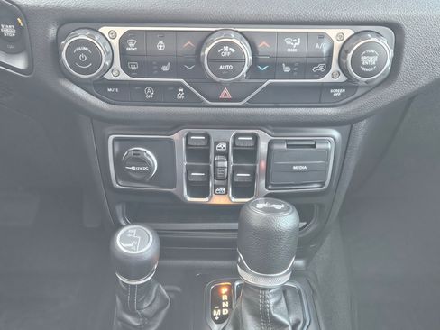 Used 2025 Jeep Wrangler Sport S image 14