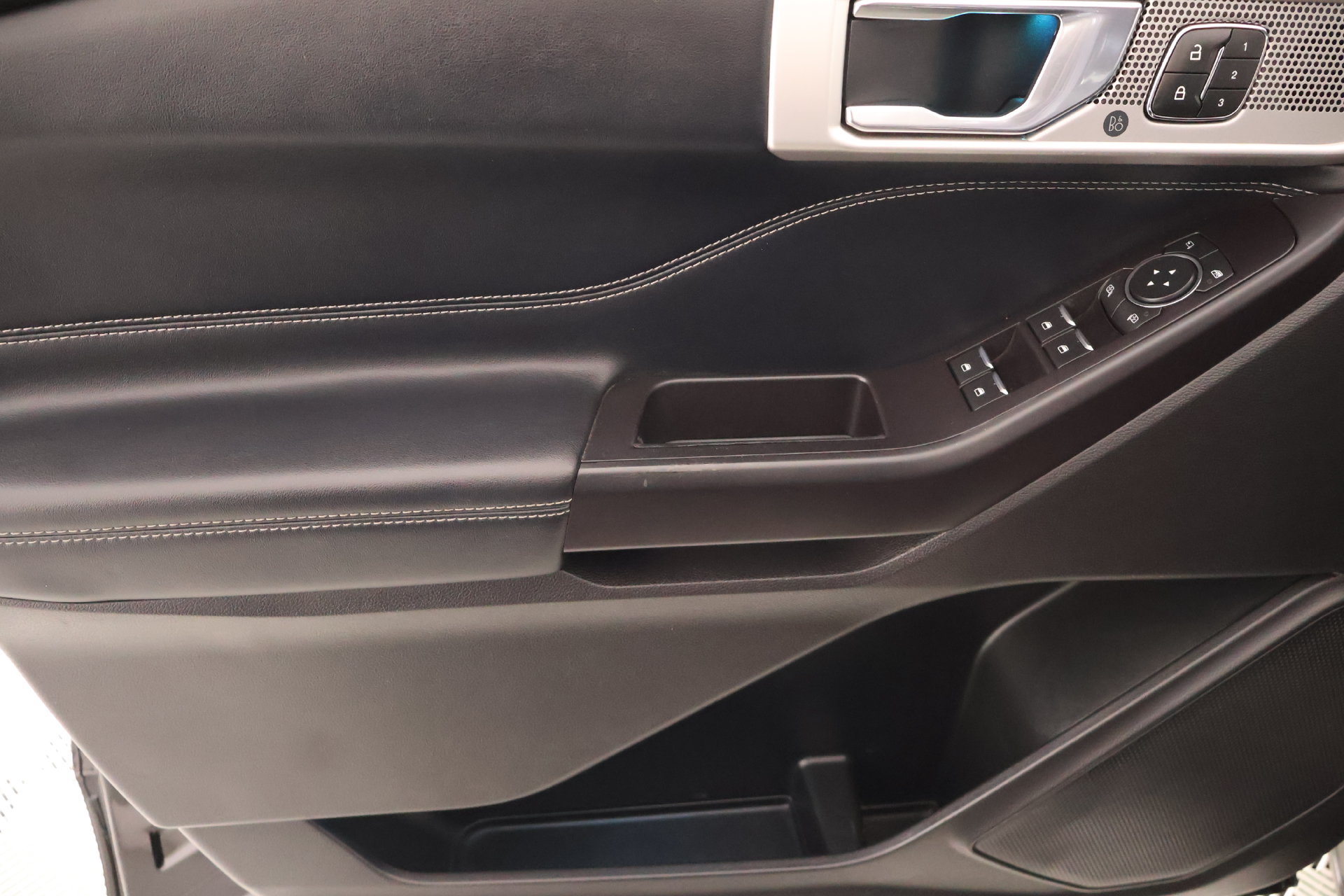 Used 2020 Ford Explorer Limited RWD image 17