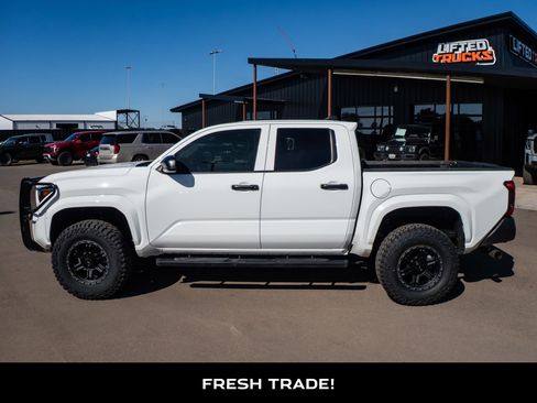 Used 2025 Toyota Tacoma SR image 5