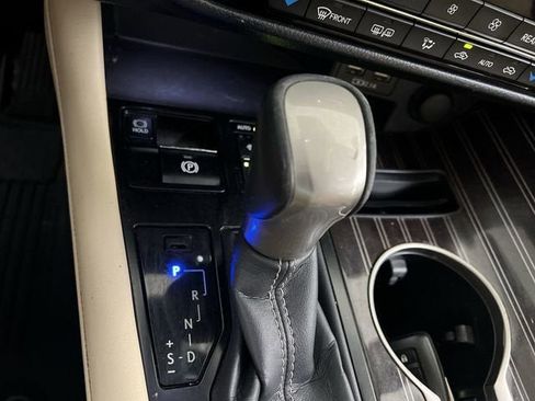 Used 2022 Lexus RX 450hL Luxury w/ Cold Area Package (CK) AWD/4WD image 16