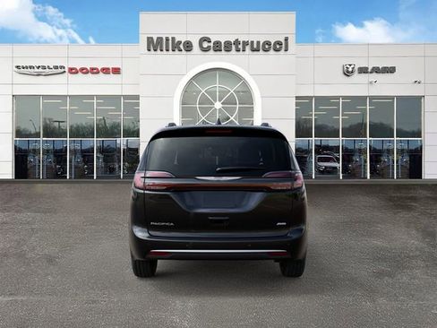 New 2026 Chrysler Pacifica Pinnacle AWD/4WD image 7