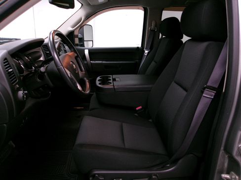 Used 2014 Chevrolet Silverado 2500 LT w/ Interior Plus Package AWD/4WD image 8