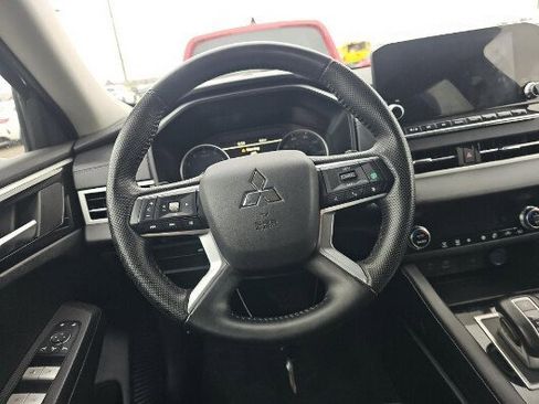 Used 2024 Mitsubishi Outlander SE image 12