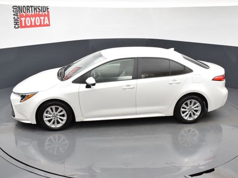Used 2025 Toyota Corolla LE w/ LE Premium Package image 18