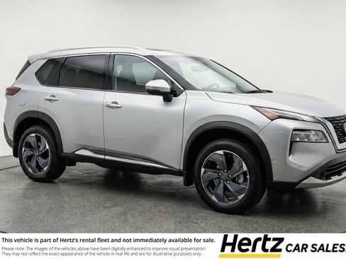 Used 2025 Nissan Rogue SV image 1