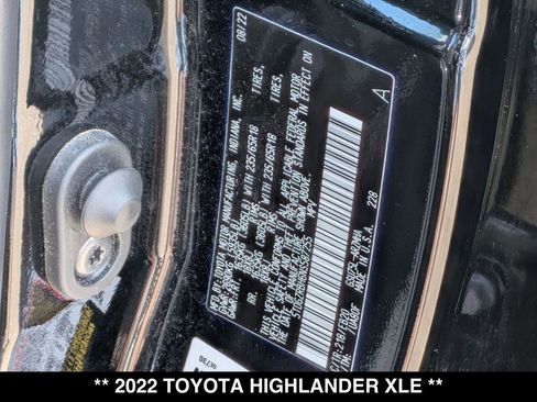 Used 2022 Toyota Highlander XLE AWD/4WD image 31