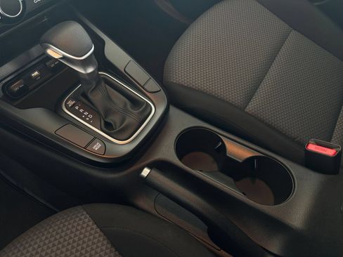 Used 2025 Kia Soul LX w/ LX Technology Package FWD image 39