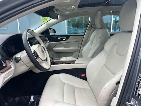 Used 2021 Volvo S60 T5 Momentum w/ Premium Package FWD image 10
