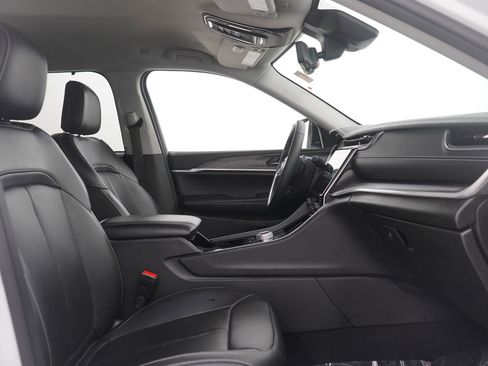 Used 2023 Jeep Grand Cherokee Limited w/ Luxury Tech Group II image 13