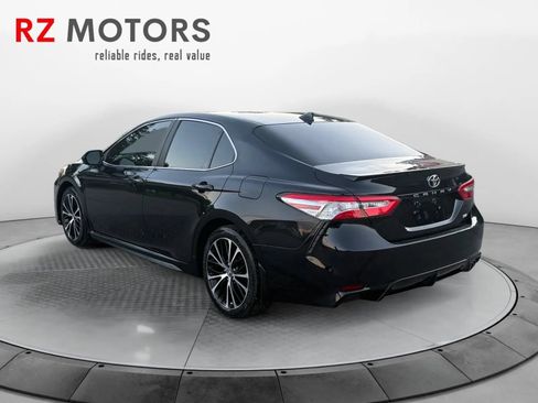 Used 2019 Toyota Camry SE FWD image 4
