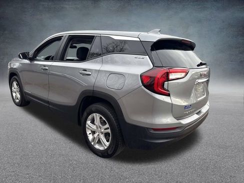 Used 2024 GMC Terrain SLE image 9
