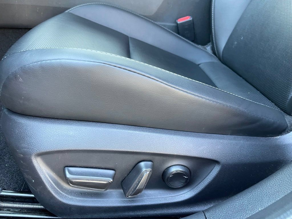 Used 2025 Toyota Prius XLE FWD image 11