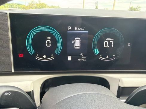 Used 2025 Hyundai Tucson SEL FWD image 2