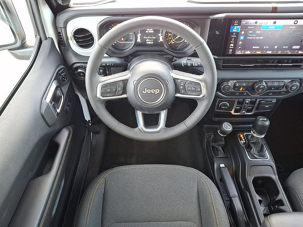 Used 2026 Jeep Wrangler Unlimited Sahara AWD/4WD image 27